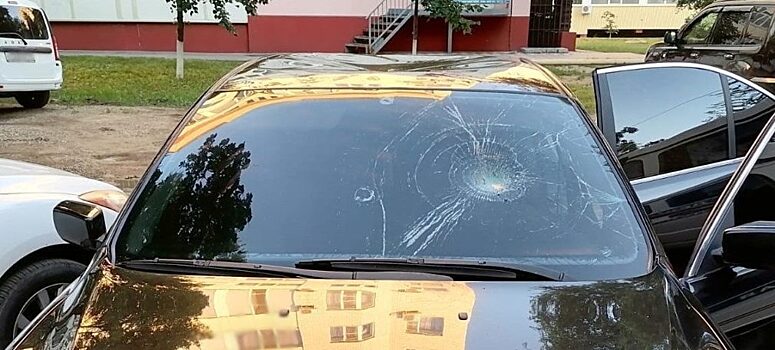 Мужчина разбил чужую машину из-за неприязни в Невинномысске