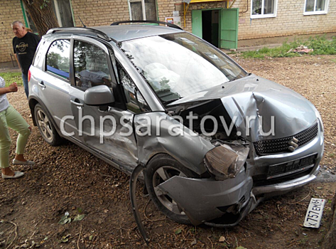 Два человека попали в больницу после аварии в Марксе