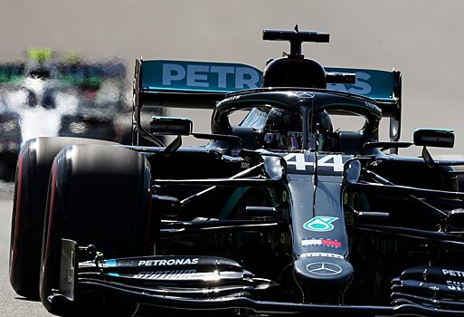 У FIA возникли вопросы по поводу легальности заднего антикрыла Mercedes