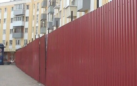 В Калуге рассказали, что находится за забором бывшего магазина "Юбилейный" на площади Победы