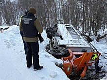 На Камчатке в реку с моста упала вахтовка с рабочими, пострадали 10 человек