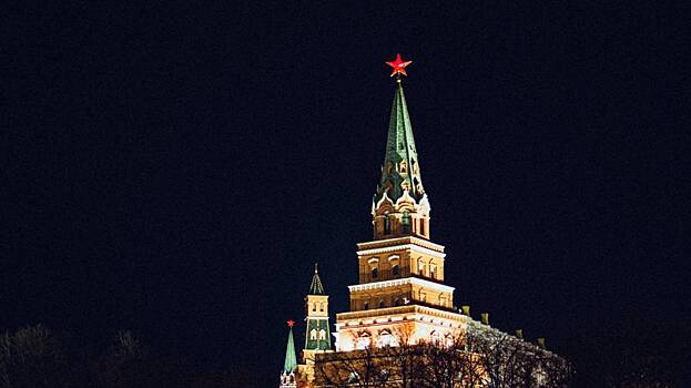 Стал известен вес рубиновых звезд на башнях Московского Кремля