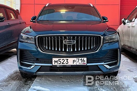 В Тукаевском районе Татарстана водитель Geely вылетел с трассы, его жена и ребенок в больнице
