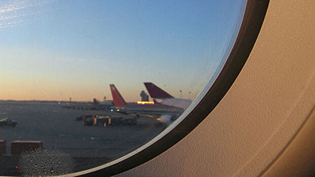 Россиянин хотел разбить иллюминатор и сорвал рейс