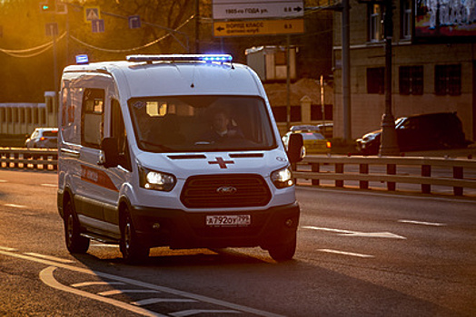 Иномарка сбила женщину на севере Москвы