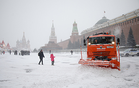 Москва столкнулась с последствиями циклона "Вивиан"