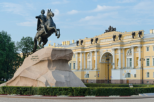 Любил иностранок: кем были жены и любовницы Петра Великого