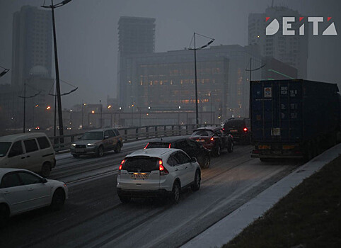 Водителям объяснили, как вести себя во время снегопада