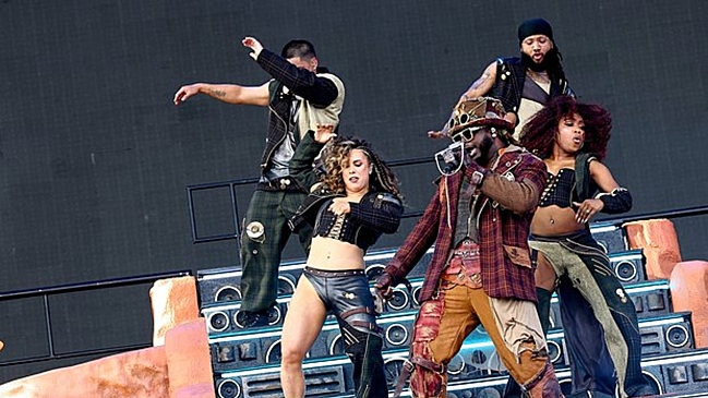 Какие брюки стали трендом после фестиваля Coachella