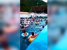 По волнам: в Китае более 40 человек получили травмы при катании на аттракционе