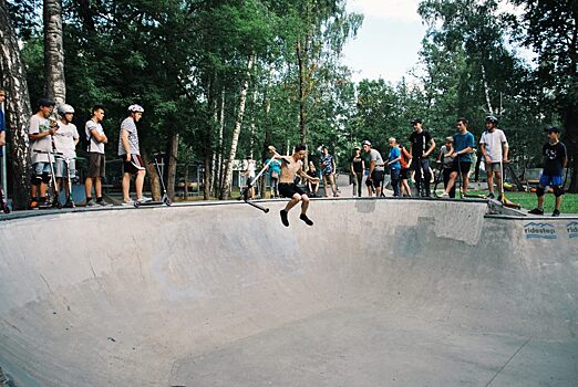 Фестиваль самокатного спорта прошел в Лианозовском парке