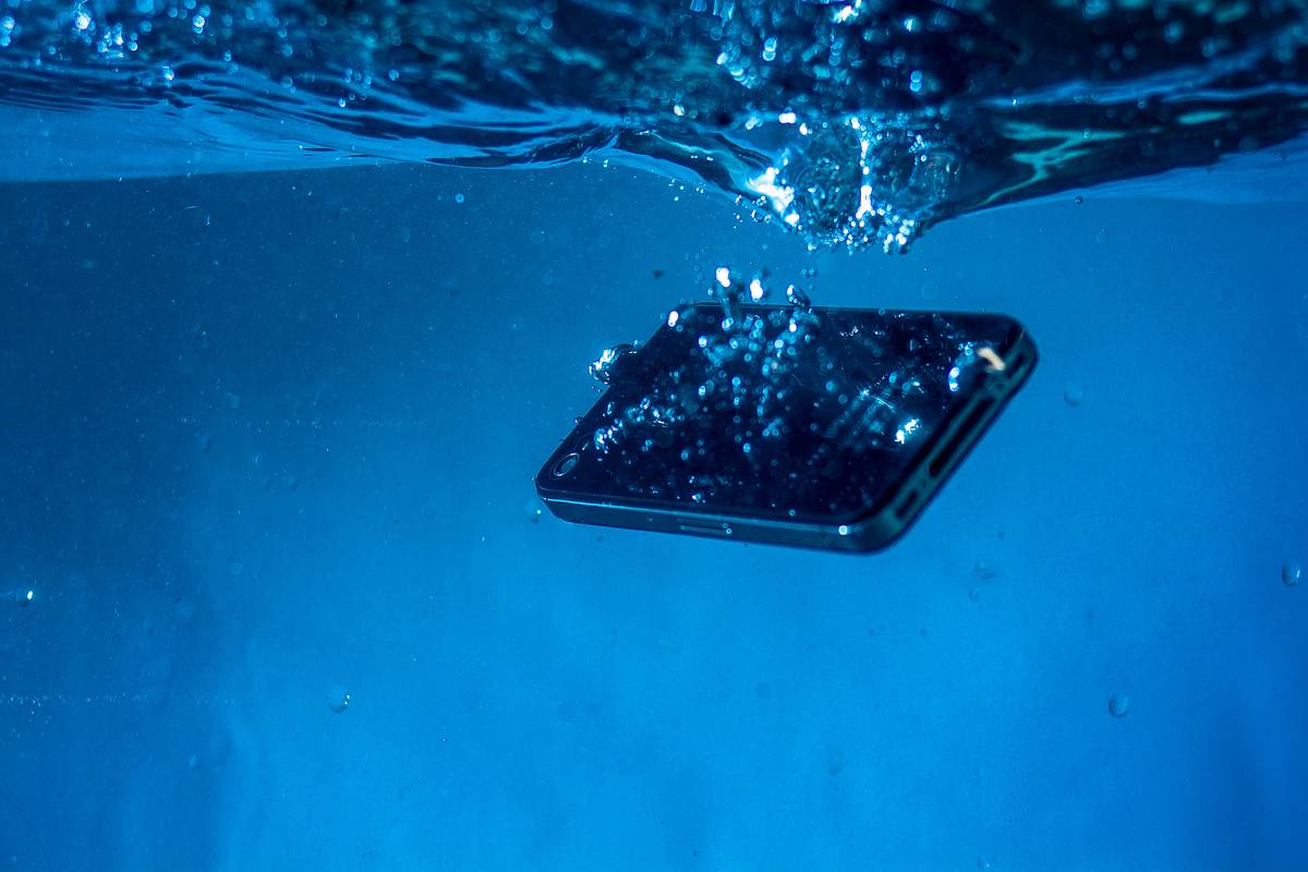 Россиянам раскрыли опасность морской воды для смартфона