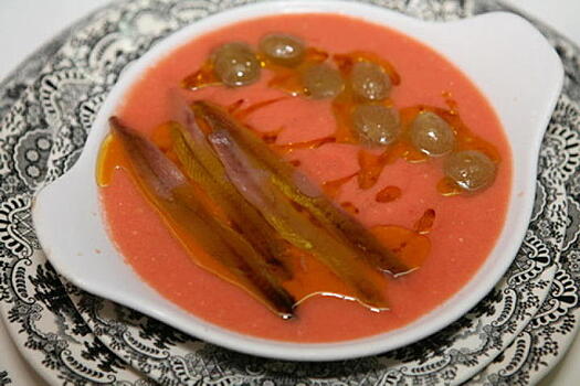 Как в Андалусии готовят холодный суп гаспачо и зачем для этого анчоусы и виноград