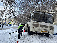На Урале человек погиб из-за въезда автобуса на тротуар