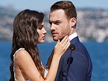 Режиссер ремейка "Постучись в мою дверь" сравнил сериал с "Гамлетом"