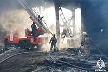 МЧС: пожарные ликвидировали открытое горение в здании ТЭЦ в Туве