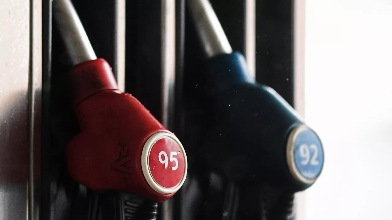 ФАС потребует от нефтяников обосновать рост оптовых цен на бензин Аи-95