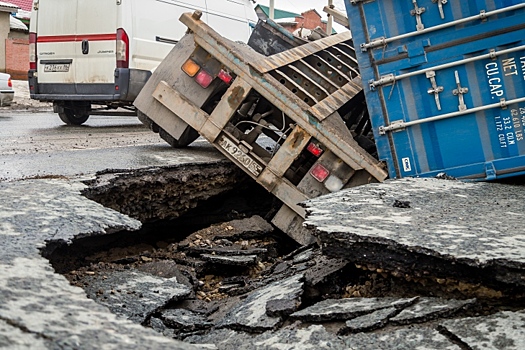 В мэрии Новосибирска объяснили тотальное разрушение дорог в апреле-2024