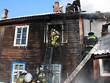 Петрозаводские пожарные спасли пенсионерку из горящего дома