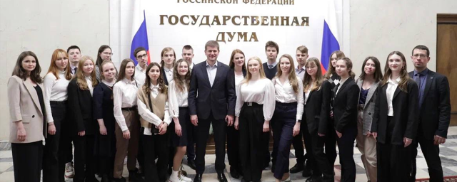 Депутат Госдумы Геннадий Папин провел встречу со старшеклассниками из Павловского Посада