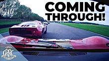 Посмотрите, как легенда Ле-Мана проезжает по полю в Гудвуде на Ford GT40