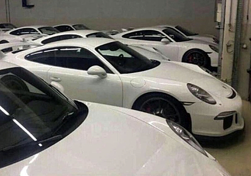 18 одинаковых Porsche 911 GT3 без пробега выставили на продажу