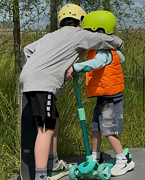 Жена Джастина Тимберлейка показала редкие фото уже подросших сыновей