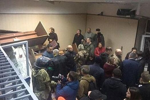 Националисты разгромили суд в Киеве