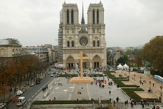 «Соборой Парижской Богоматери» вошел в топ-10 покупаемых книг