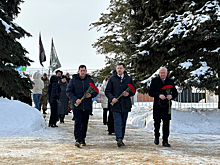 Спикер Липецкого облсовета Владимир Сериков почтил память защитников Родины в Ельце возложением цветов к «Вечному Огню»