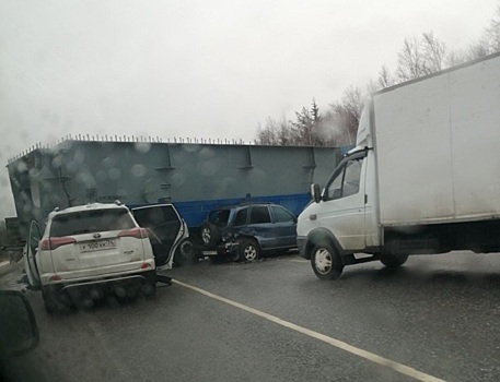 На трассе М-5 ДТП с фурой парализовало движение