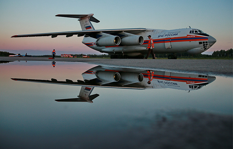 Ил-76 - тяжелый военно-транспортный самолет, предназначенный для транспортировки и десантирования личного состава, техники и грузов различного назначения. Является первым в истории СССР военно-транспортным самолетом с турбореактивными двигателями