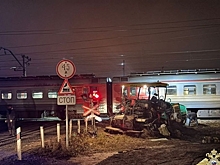 В Щелково поезд столкнулся с асфальтоукладчиком