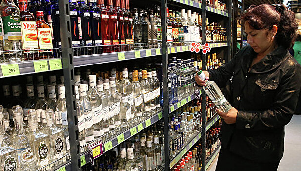 Магазины в РФ будут продавать алкоголь по "дачной" лицензии