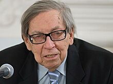 Медведев поздравил с юбилеем президента журфака МГУ Засурского