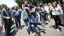 Полиция Еревана вновь разогнала митингующих