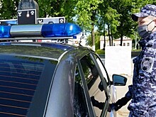 В Кирове задержали молодого человека, прыгавшего на крыше чужой «Волги»