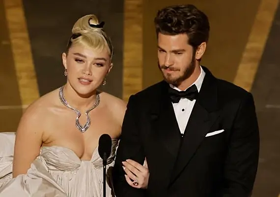 Эндрю гарфилд. Эндрю гарфилд сейчас. Гарфилд и флоренс пью. Звезды на церемонии. Флоренс пью 2023.