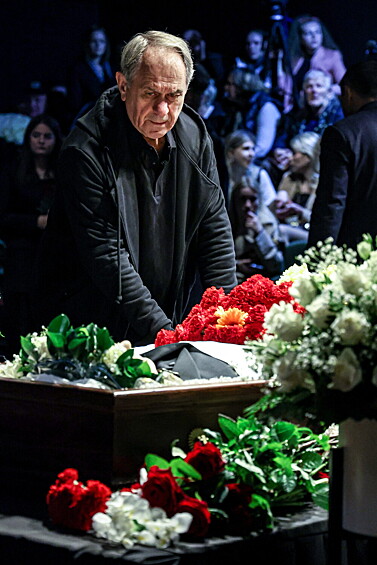 Актер Валерий Афанасьев на церемонии прощания с Вячеславом Гришечкиным в Московском театре на Юго-Западе, 19 сентября 2023 года
