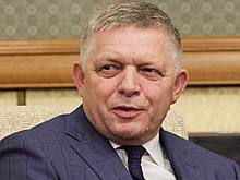 Фицо заявил об отказе Словакии финансировать военные потребности Украины