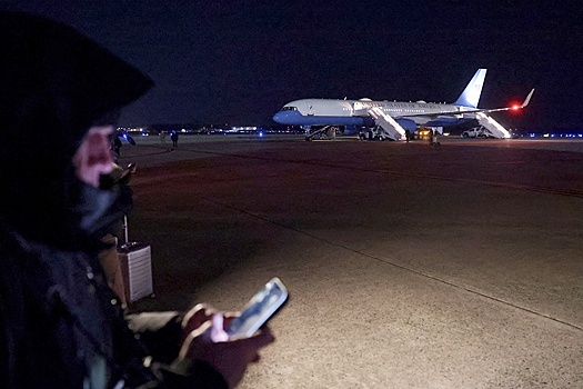 Трамп вылетел в Давос на новом самолете после неполадок с "бортом номер один"