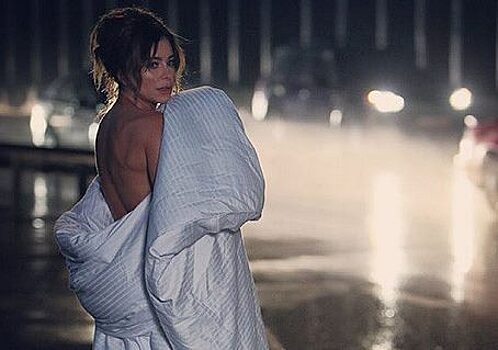 Ани Лорак прошлась по улице в одном одеяле