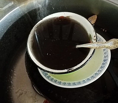 В Курске в доме на проспекте Хрущёва из кранов пошла «нефть»