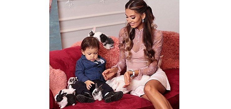 Экс-жену короля Малайзии Оксану Воеводину озадачило поведение маленького сына