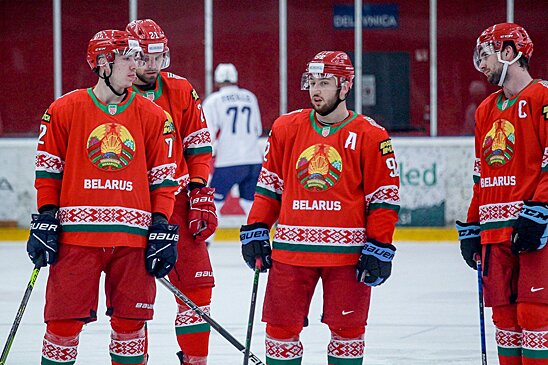 Почему сборная Франции по хоккею ушла со льда и не стала слушать гимн Беларуси 13 ноября 2021 года