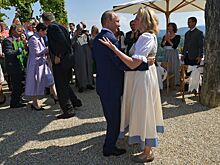 Танцевавшая с Путиным экс-глава МИД Австрии поселилась в российской деревне