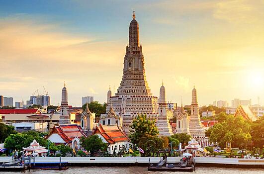 Храм Ват Арун в Бангкоке: утро будет солнечным
