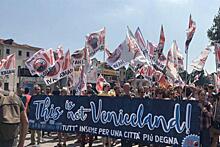 Венецианцы вышли на митинг против круизного лайнера