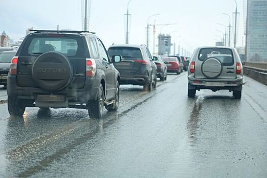 В Тюмени на Московском тракте упали фонарные столбы