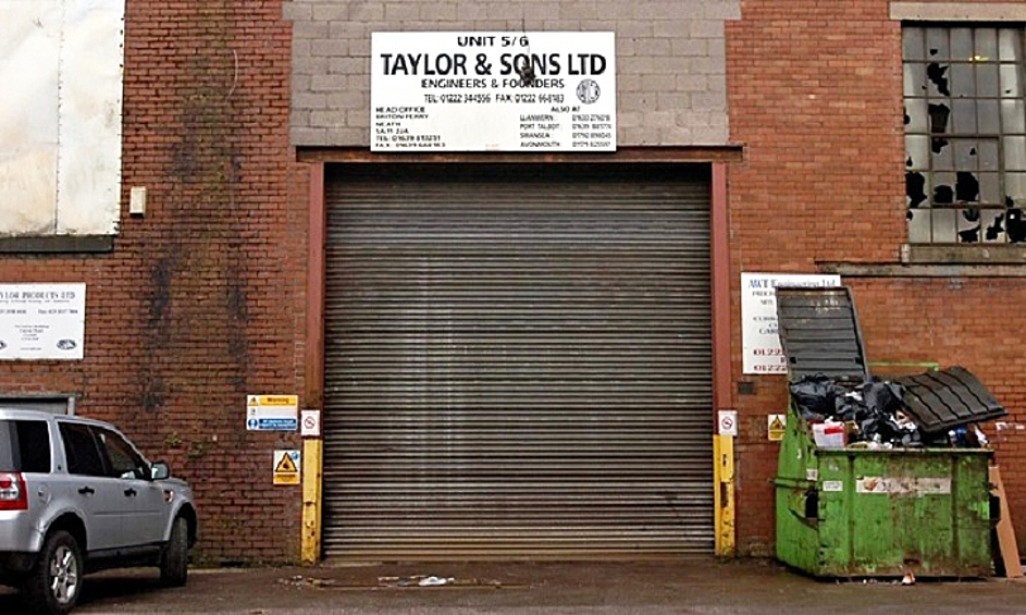 На Британское правительство подали в суд на возмещение ущерба в 9 млн фунтов из-за бюрократической ошибки: в названии компании была написана лишняя буква, в результате чего фирму ликвидировали. Более 250 человек остались без работы, когда компанию Taylor and Son приняли за обанкротившуюся в 2009 году Taylor and Sons. 